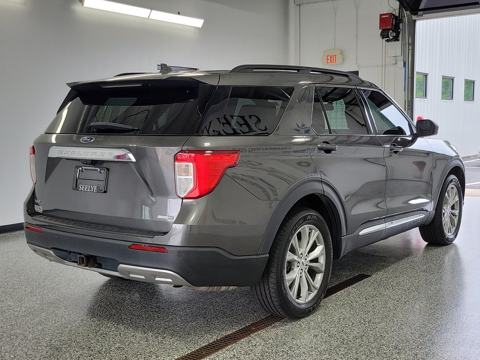 Certified 2020 Ford Explorer XLT w/ Equipment Group 202A AWD/4WD image 2