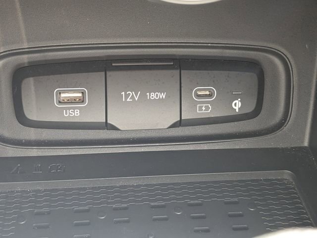 Used 2024 Hyundai Venue Limited FWD image 20