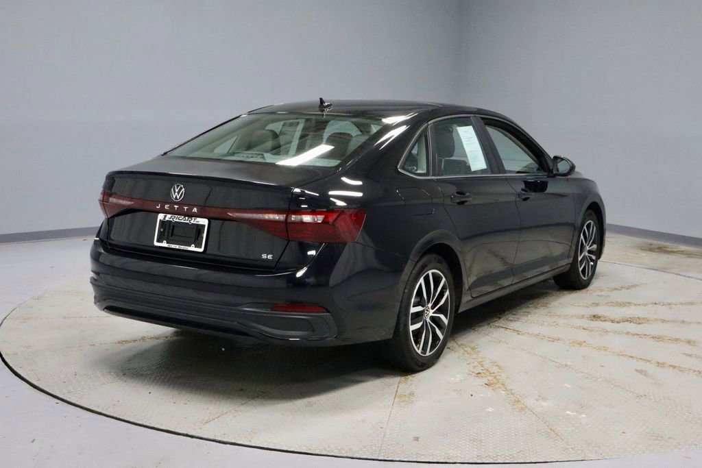 Used 2025 Volkswagen Jetta SE image 5