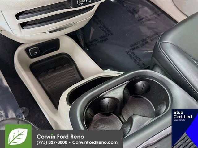 Used 2023 Chrysler Pacifica Touring-L FWD image 19
