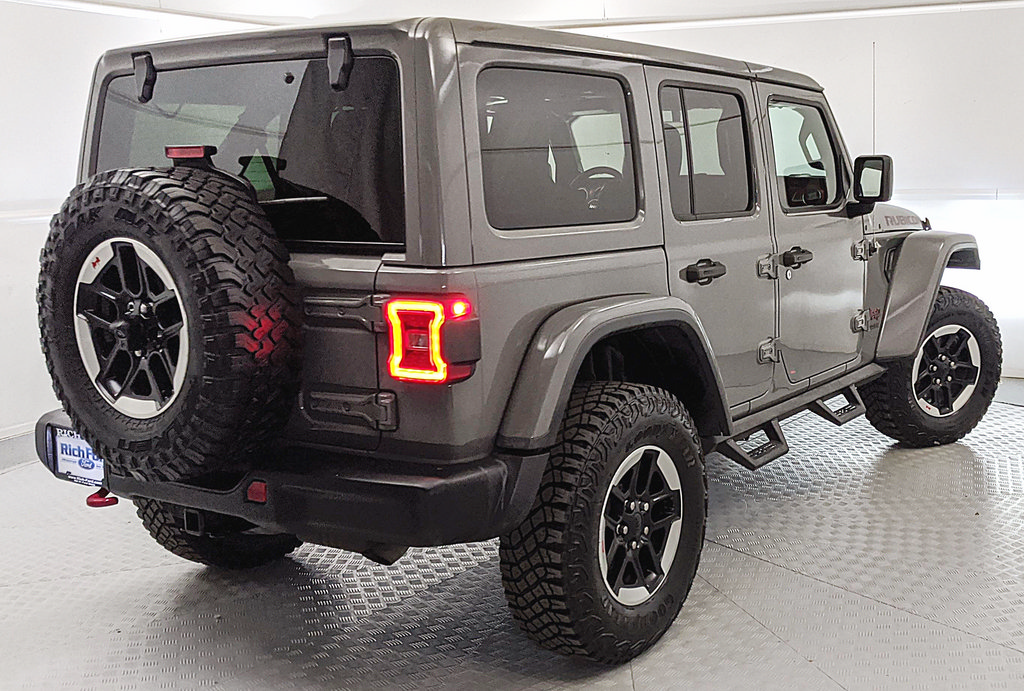Used 2021 Jeep Wrangler Unlimited Rubicon AWD/4WD image 3