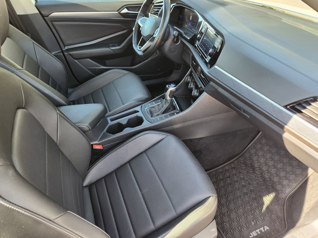Used 2023 Volkswagen Jetta SE FWD image 16