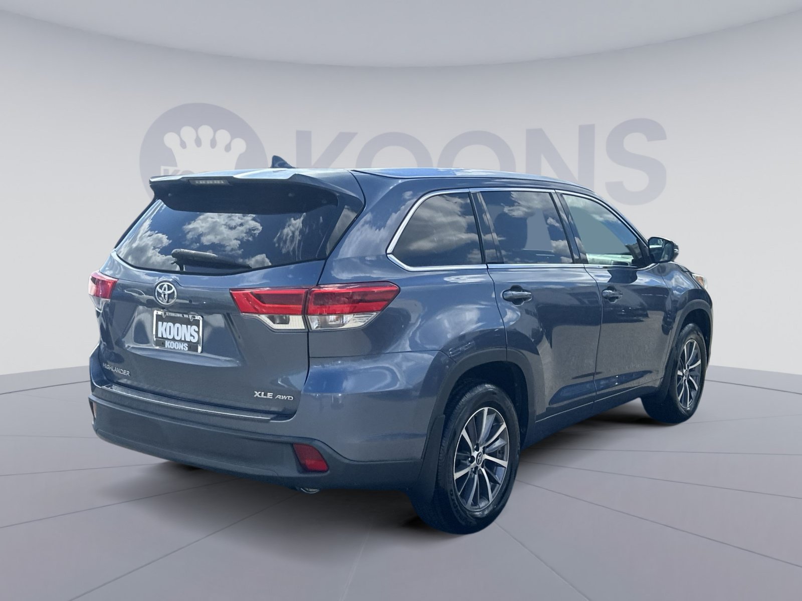 Used 2018 Toyota Highlander XLE AWD/4WD image 11