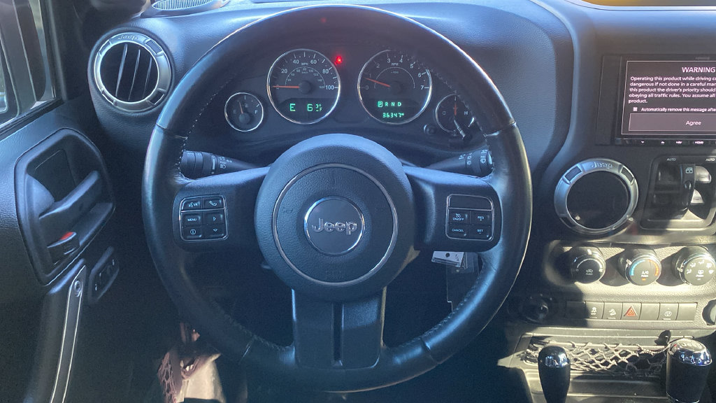 Used 2018 Jeep Wrangler Unlimited Sahara w/ Connectivity Group AWD/4WD image 24