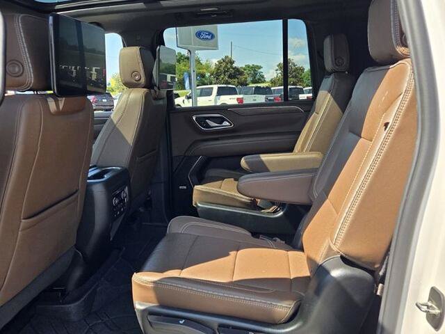 Used 2024 Chevrolet Suburban High Country w/ Premium Package RWD image 6