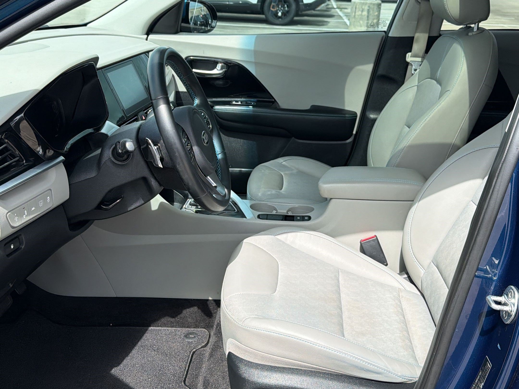 Used 2021 Kia Niro Touring FWD image 5