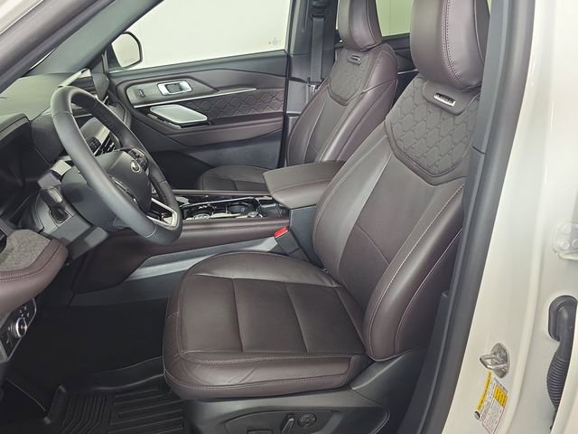 Certified 2025 Ford Explorer Platinum w/ Ultimate Package AWD/4WD image 17