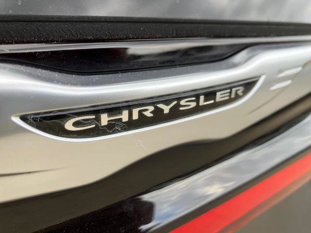 Used 2023 Chrysler Pacifica Limited AWD/4WD image 24