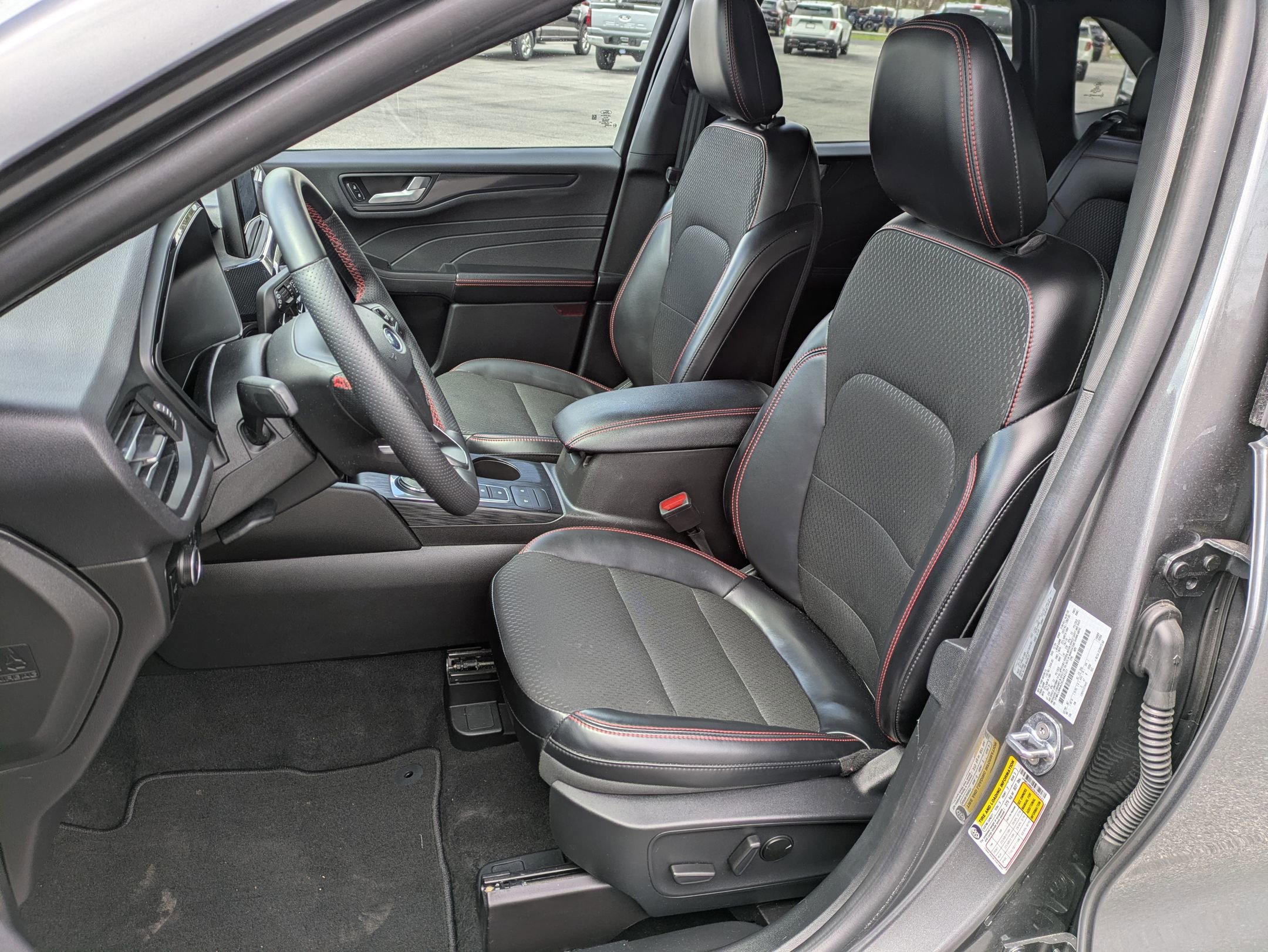 Certified 2025 Ford Escape ST-Line Select AWD/4WD image 7