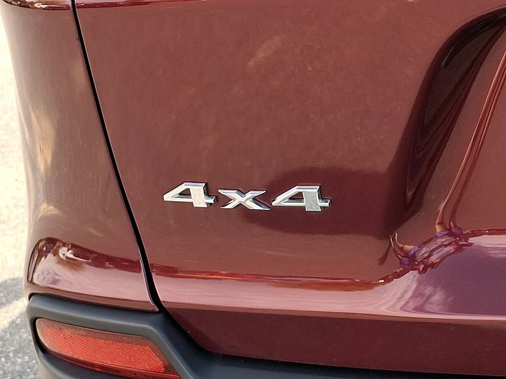Used 2019 Jeep Cherokee Limited AWD/4WD image 30