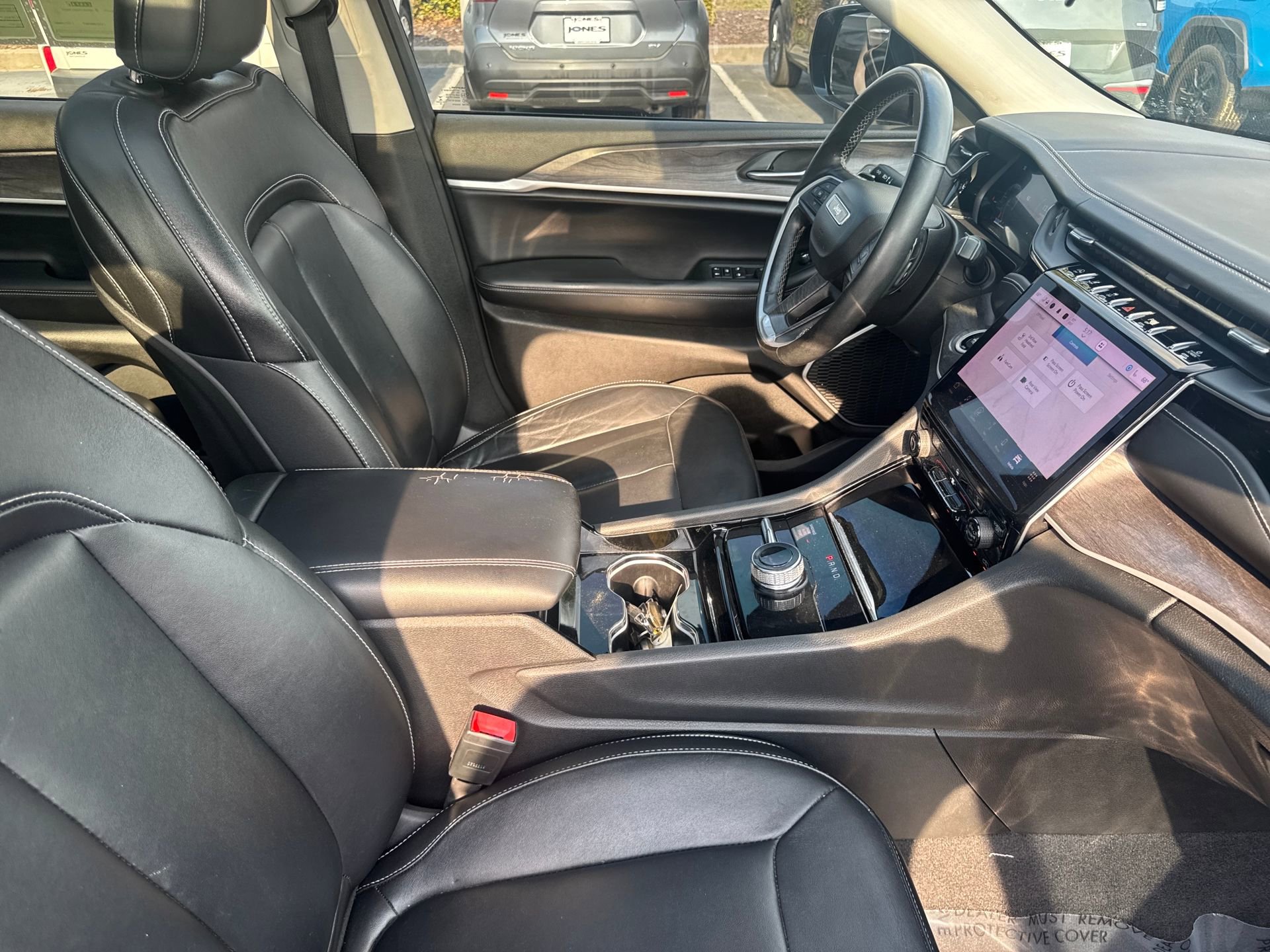 Used 2022 Jeep Grand Cherokee L Limited w/ Black Appearance Package image 10