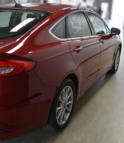 Certified 2017 Ford Fusion SE w/ Fusion SE Technology Package image 5