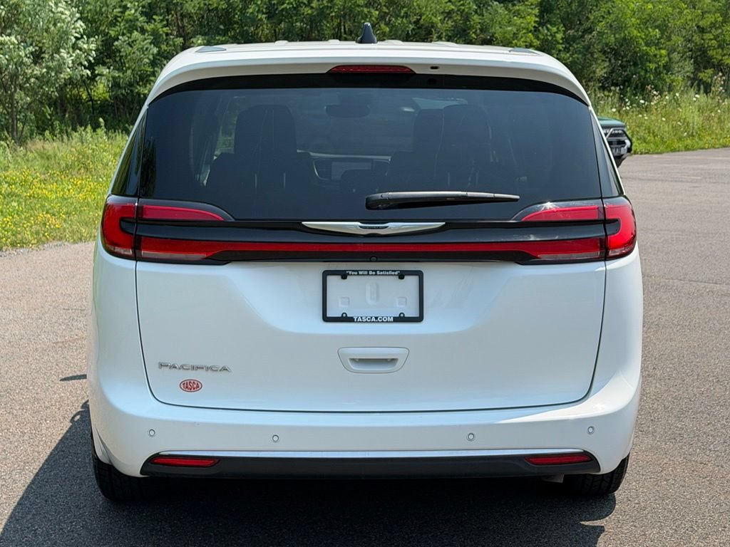 Used 2024 Chrysler Pacifica Touring-L FWD image 25