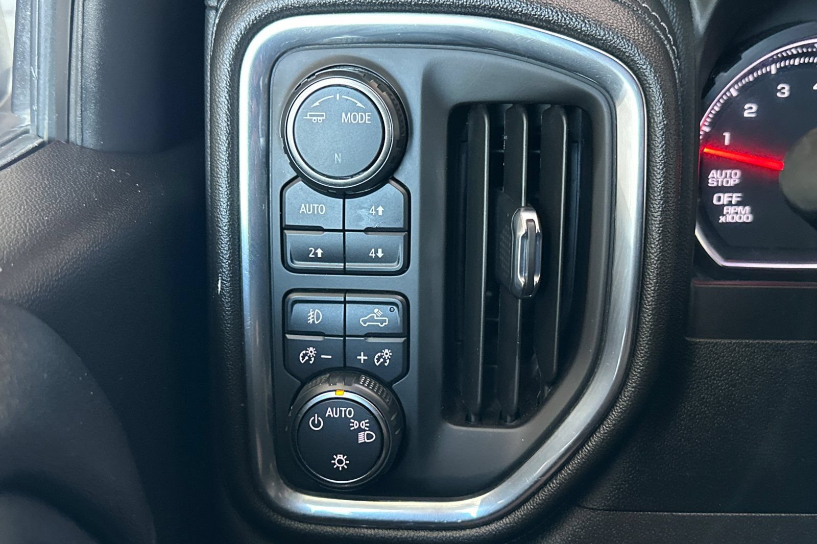 Used 2021 Chevrolet Silverado 1500 LT Trail Boss w/ Convenience Package II AWD/4WD image 28