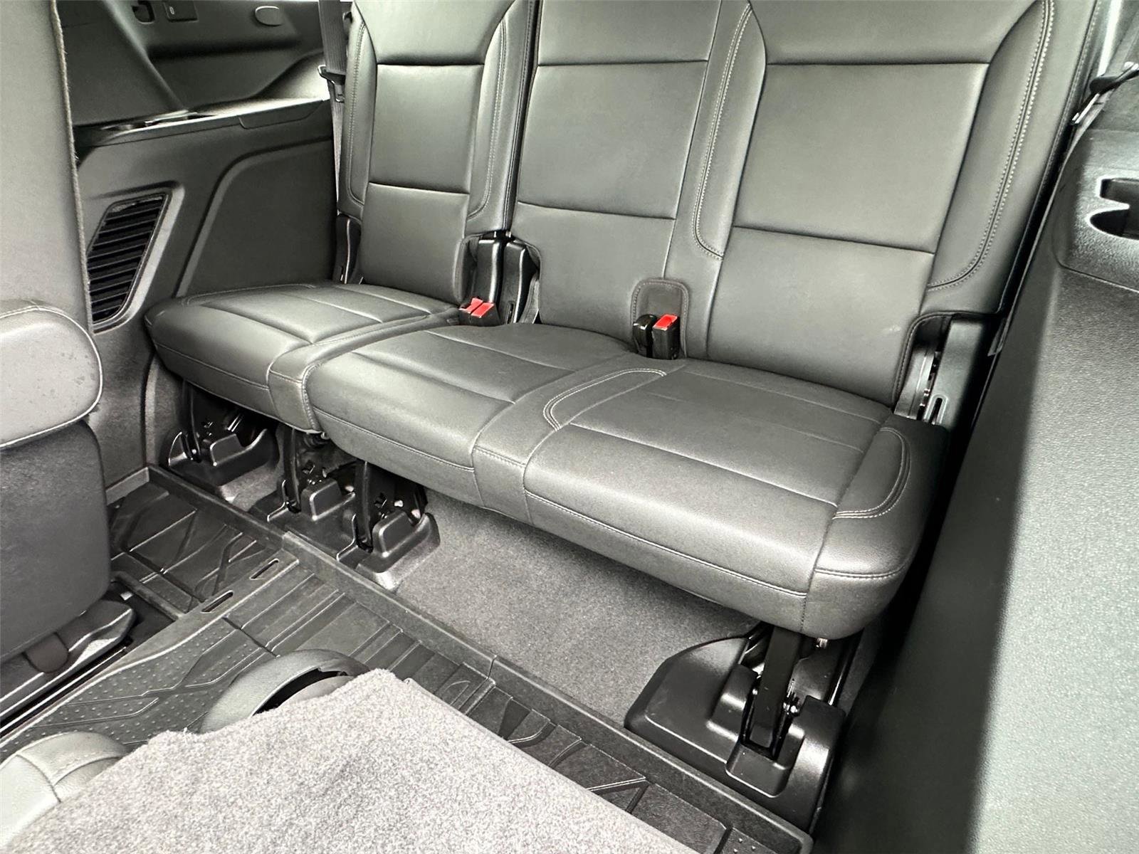 Used 2024 Chevrolet Tahoe Z71 w/ Luxury Package image 33