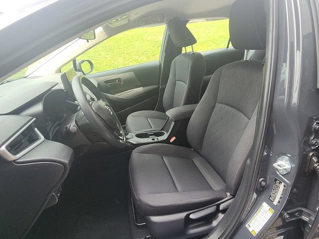 Used 2025 Toyota Corolla LE FWD image 9
