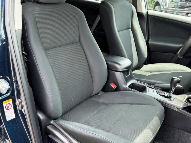 Used 2018 Toyota RAV4 LE FWD image 28