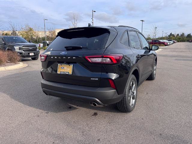 Certified 2025 Ford Escape ST-Line Select AWD/4WD image 5