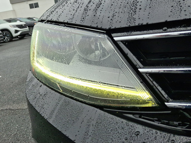 Used 2017 Volkswagen Jetta SE image 9