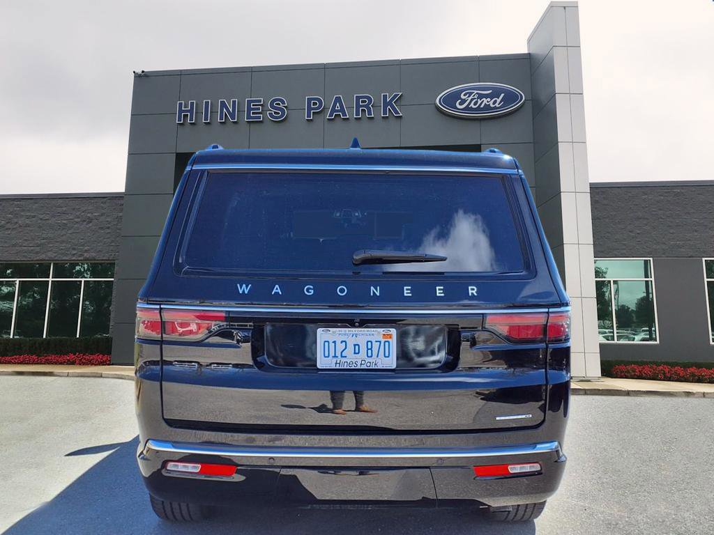 Used 2024 Jeep Wagoneer Series II w/ Flexible Seating Group image 4