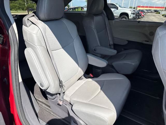 Used 2021 Toyota Sienna XLE AWD/4WD image 9