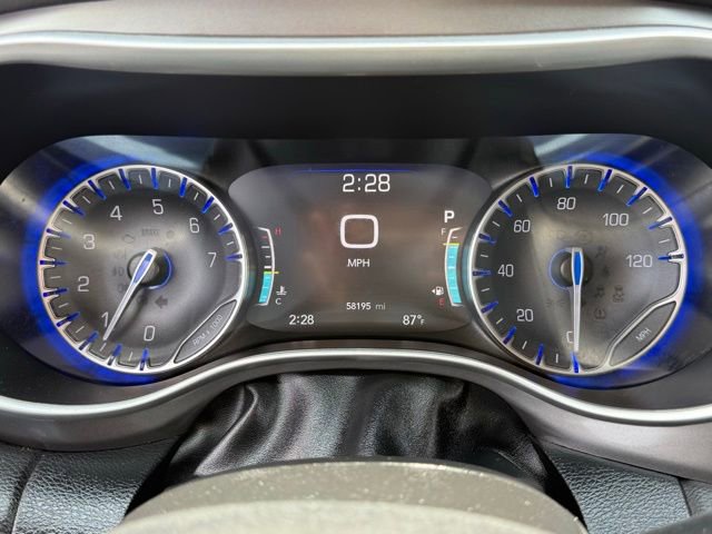 Used 2024 Chrysler Pacifica Touring-L FWD image 23