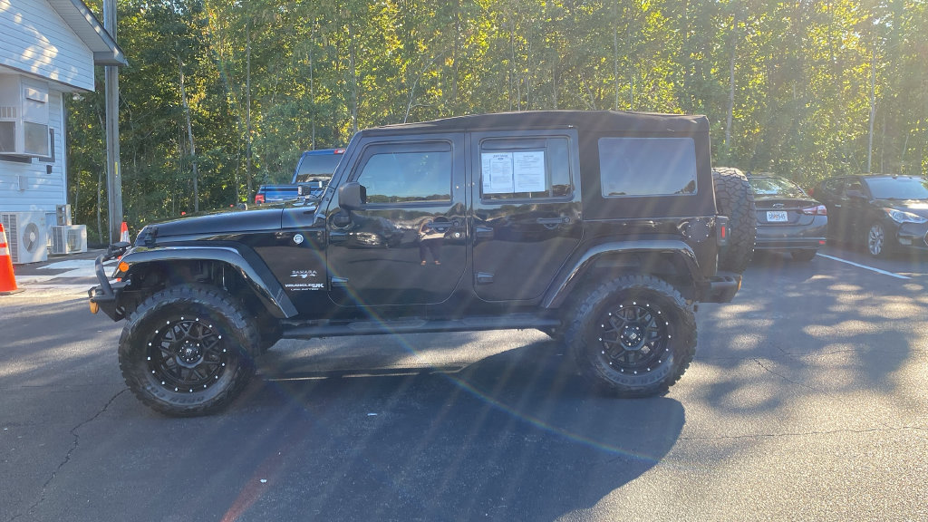 Used 2018 Jeep Wrangler Unlimited Sahara w/ Connectivity Group AWD/4WD image 8