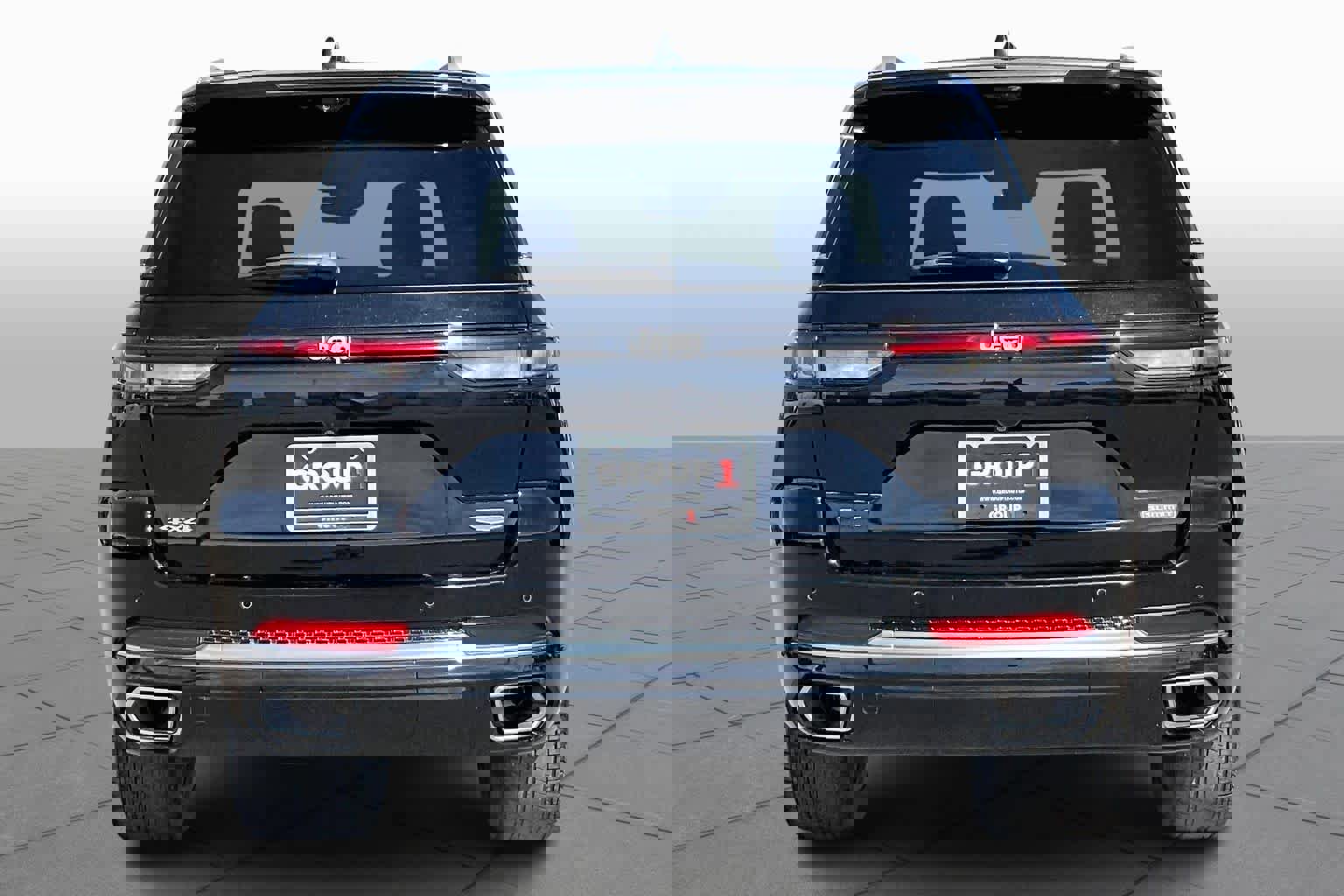 Used 2023 Jeep Grand Cherokee Summit image 3