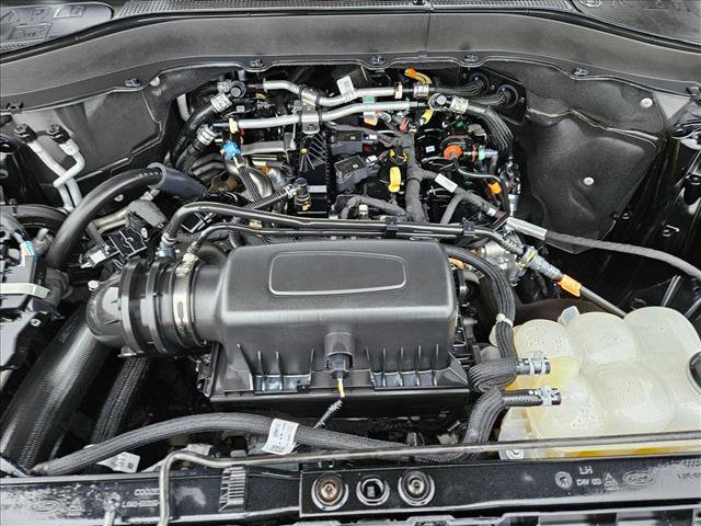 Certified 2024 Ford Explorer XLT RWD image 23