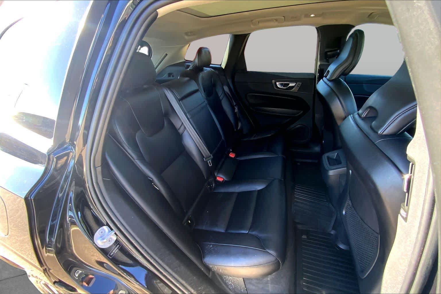 Used 2023 Volvo XC60 B5 Core w/ Climate Package FWD image 20