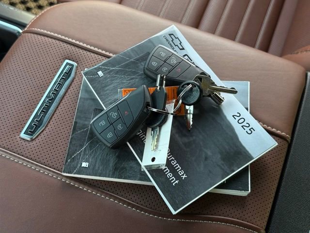 Used 2025 GMC Sierra 3500 Denali Ultimate AWD/4WD image 9