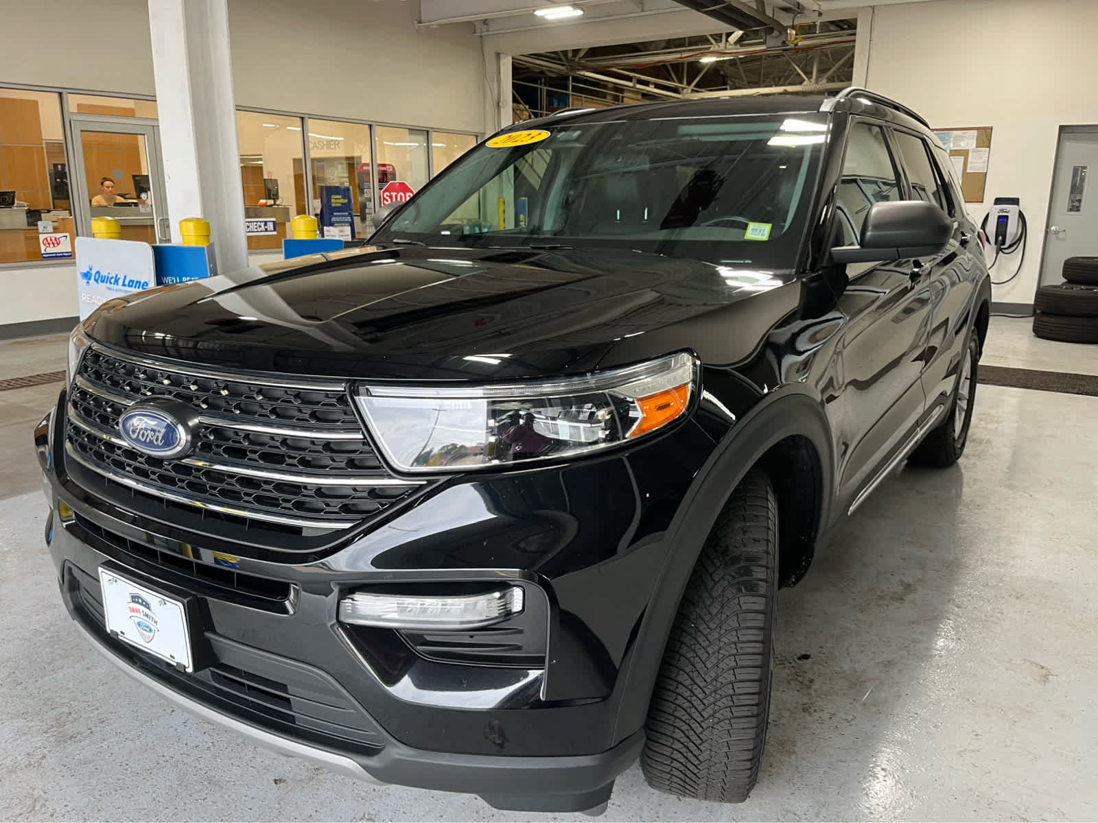 Certified 2023 Ford Explorer XLT w/ Equipment Group 202A AWD/4WD image 6