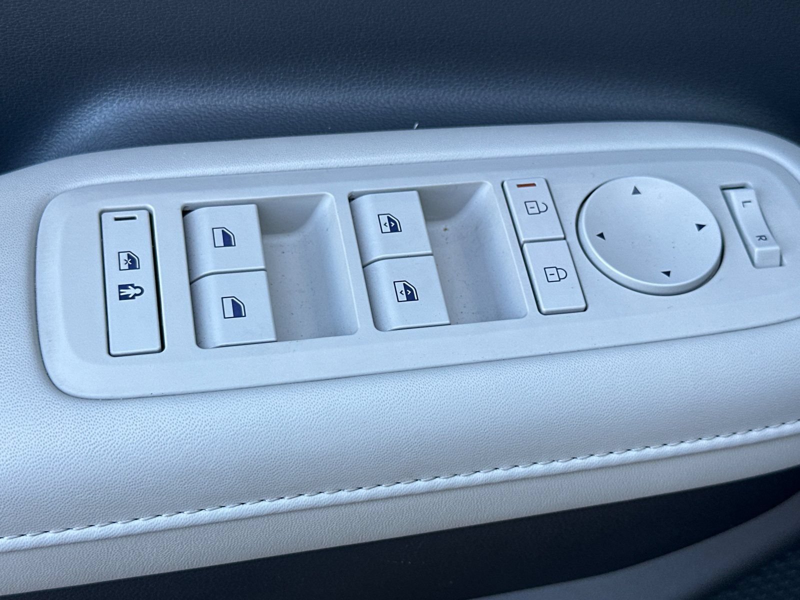 Used 2025 Hyundai Santa Fe SEL FWD image 11