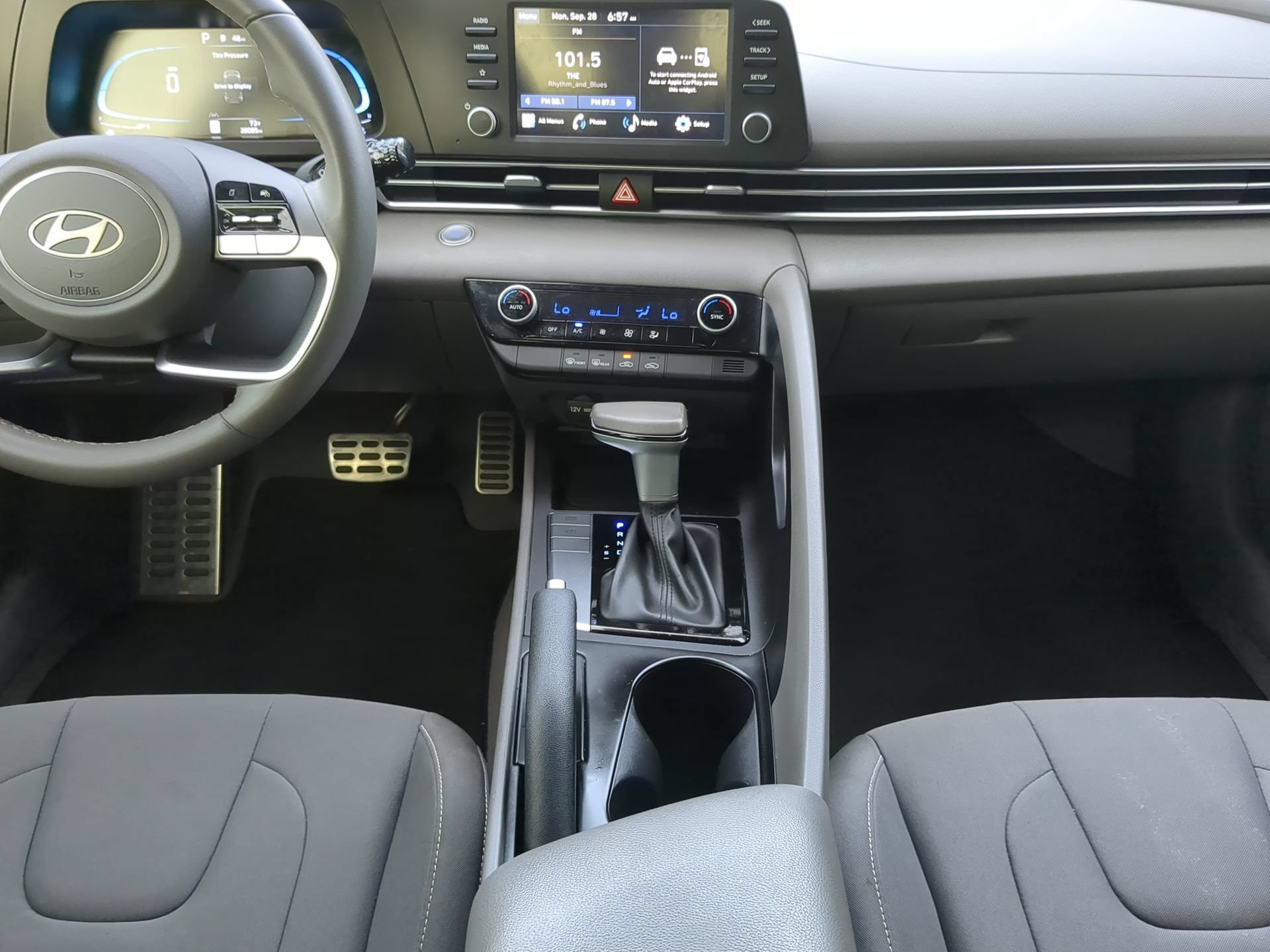 Used 2025 Hyundai Elantra Sport FWD image 50