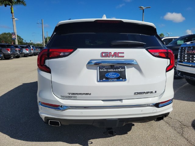 Used 2020 GMC Terrain Denali w/ Denali Premium Package FWD image 5