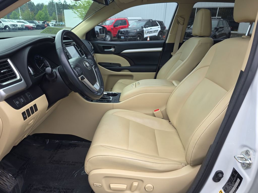 Used 2018 Toyota Highlander XLE w/ Carpet Mat Package (TMS) FWD image 6