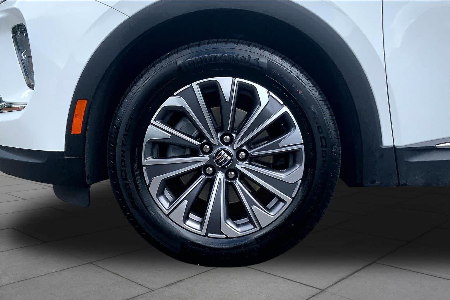Used 2025 Buick Envision Preferred AWD/4WD image 11