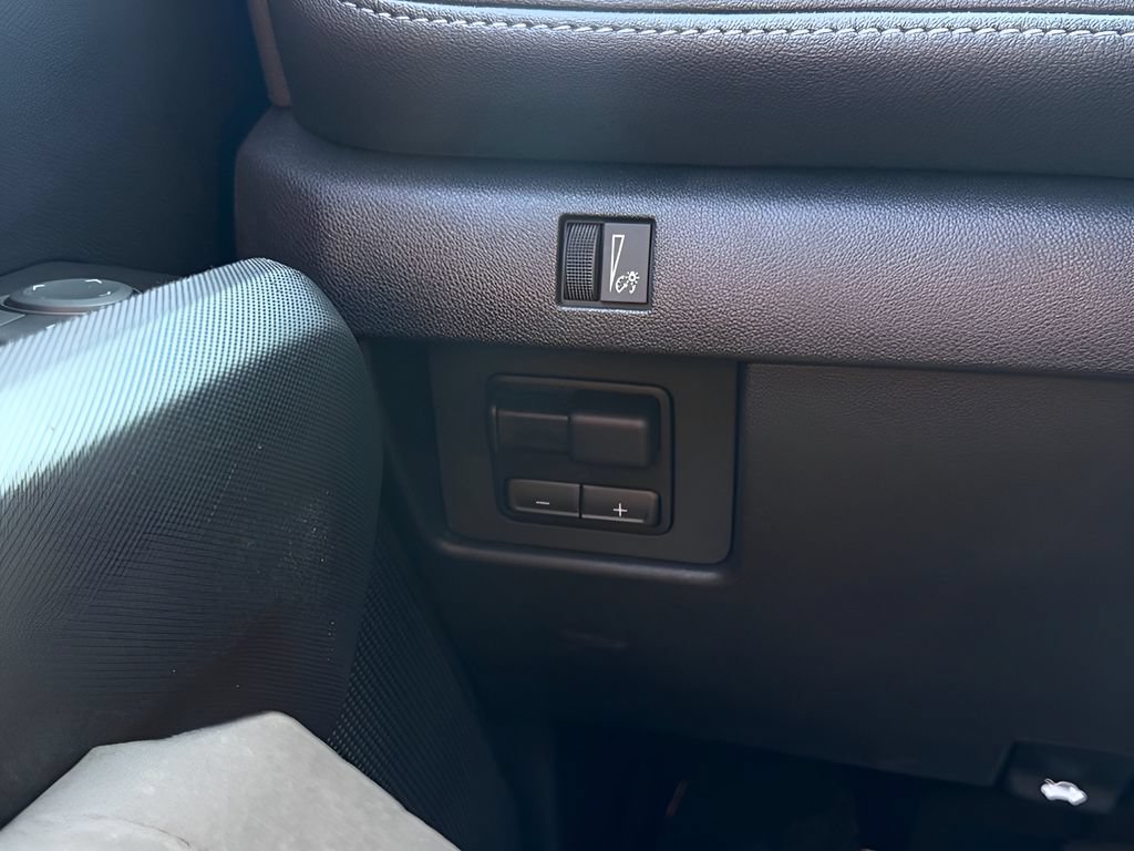 Used 2024 Chevrolet Colorado LT w/ LT Convenience Package III RWD image 24