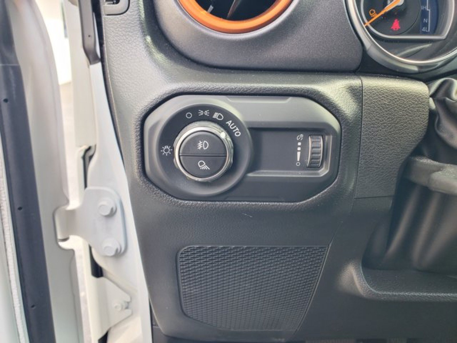 Used 2023 Jeep Gladiator Mojave w/ Cold Weather Group AWD/4WD image 13
