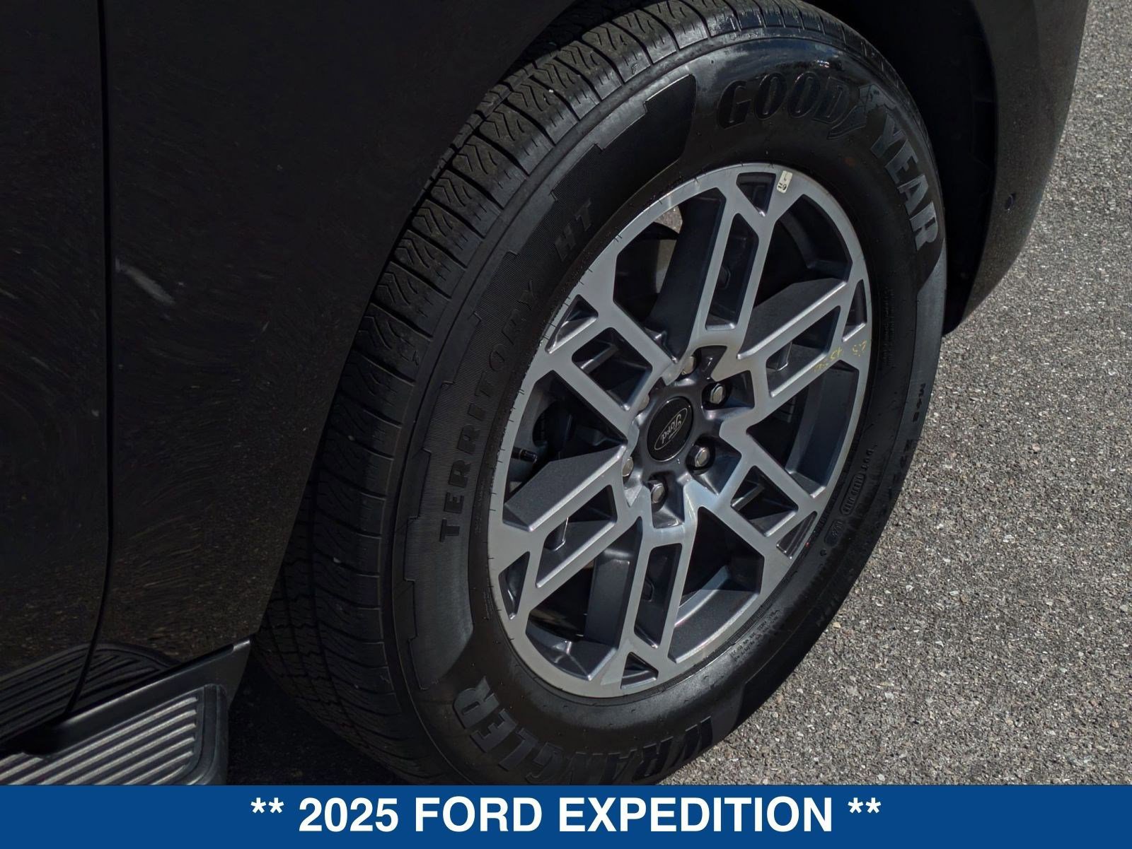 Certified 2025 Ford Expedition Active image 13