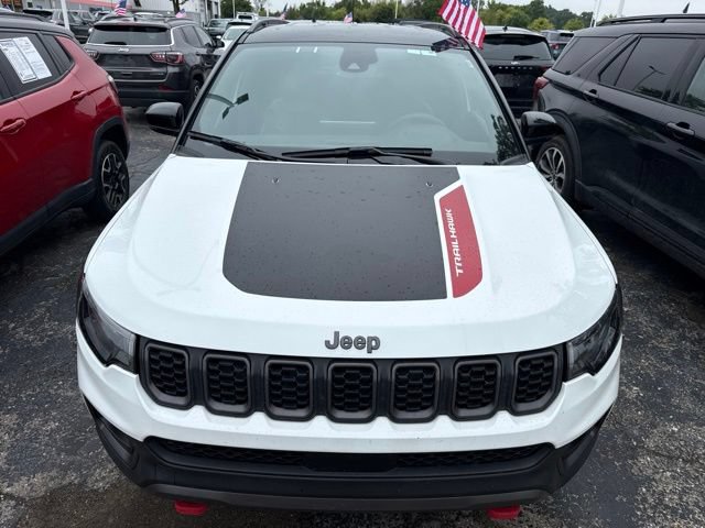 Used 2025 Jeep Compass Trailhawk AWD/4WD image 3