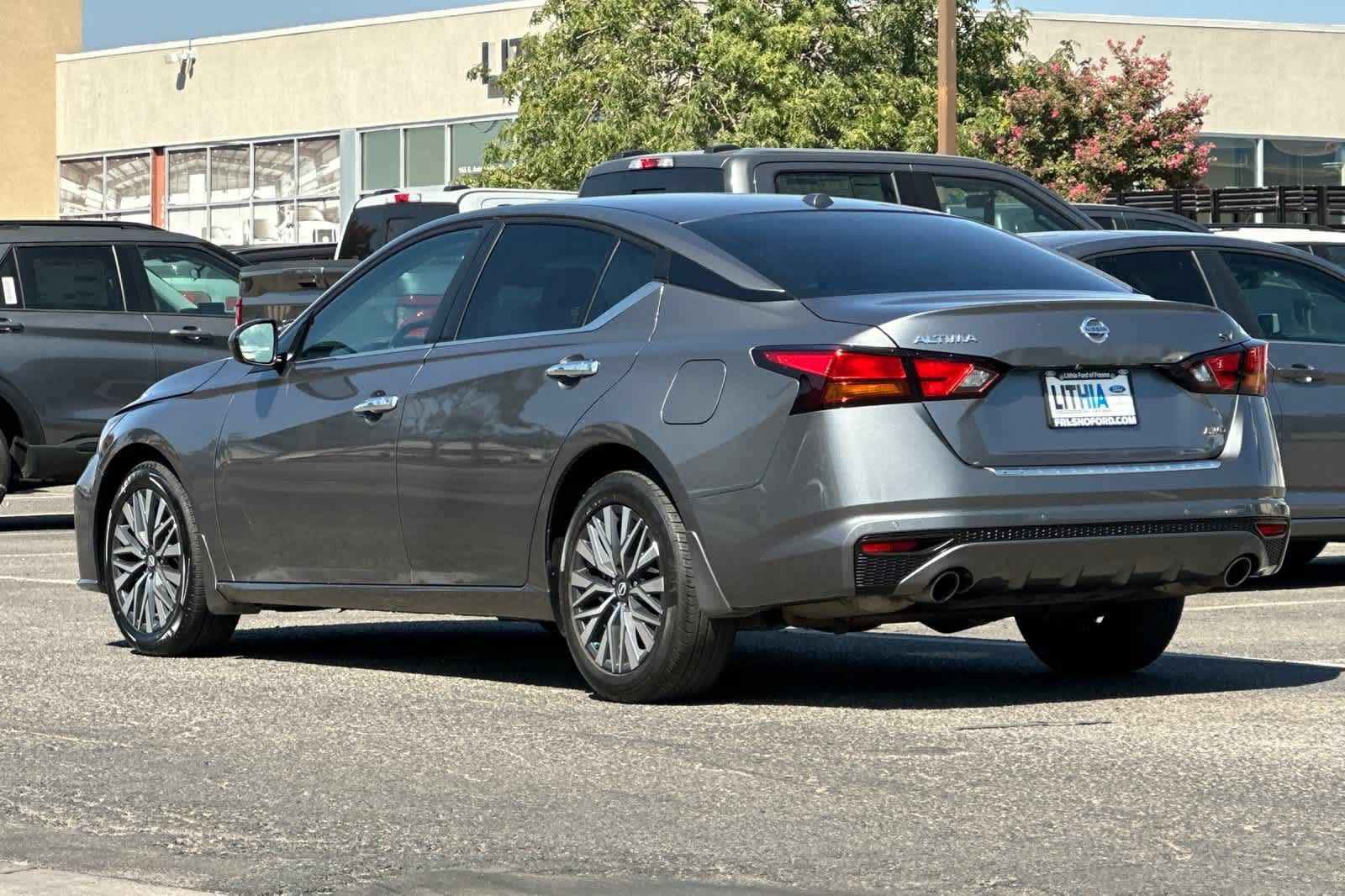 Used 2023 Nissan Altima 2.5 SV w/ SV Premium Package AWD/4WD image 7