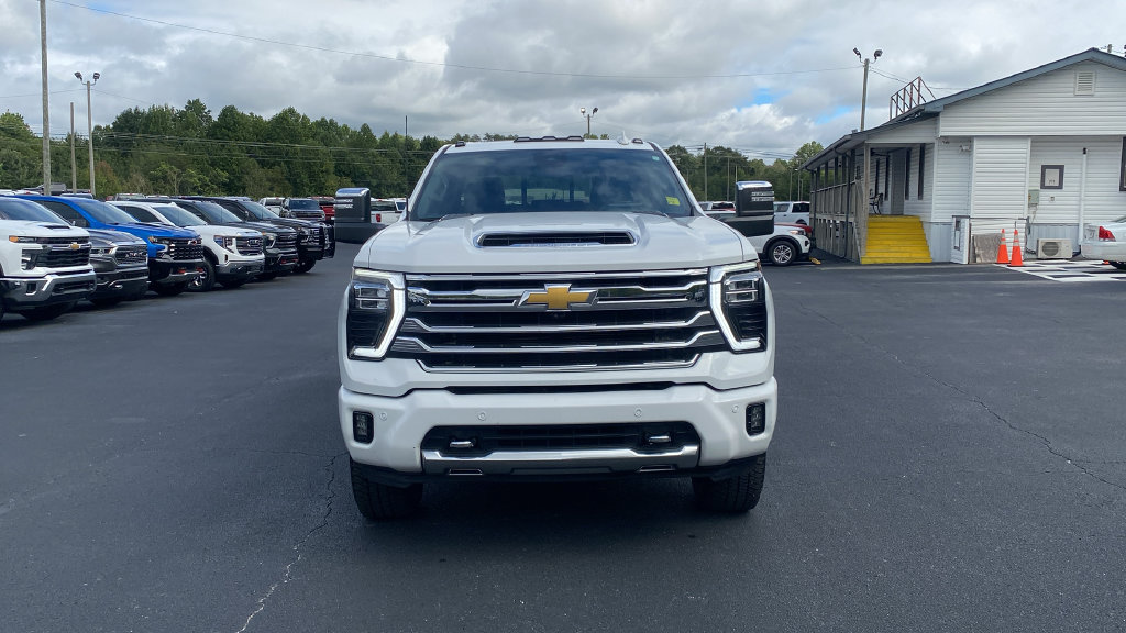 Used 2025 Chevrolet Silverado 3500 High Country w/ High Country Premium Package AWD/4WD image 2