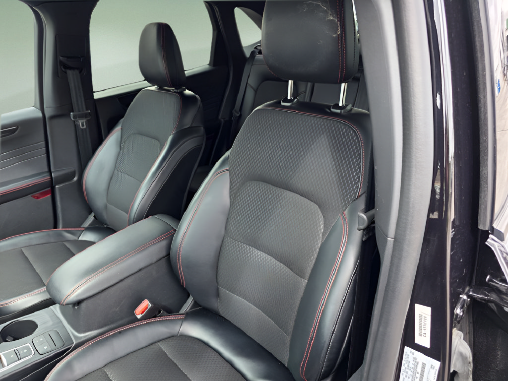 Certified 2025 Ford Escape ST-Line AWD/4WD image 13