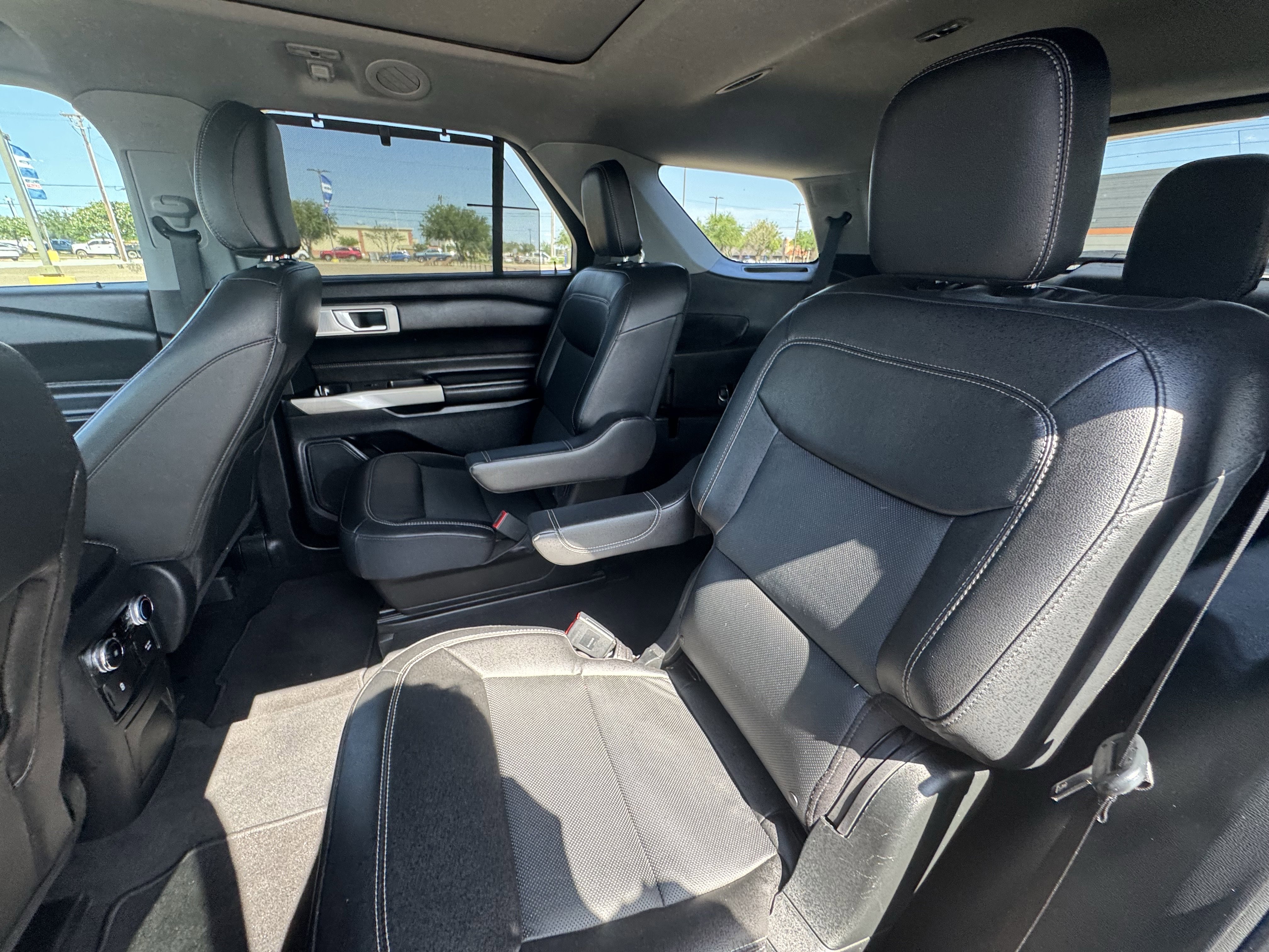 Certified 2022 Ford Explorer Limited w/ Limited Technology Package RWD image 26