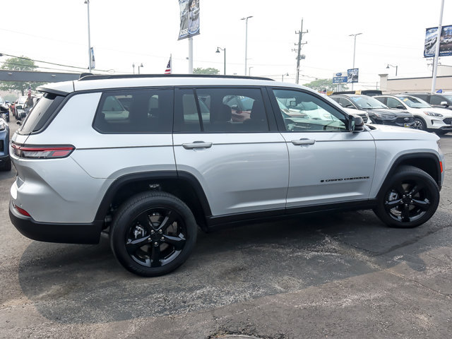 Used 2024 Jeep Grand Cherokee L Altitude AWD/4WD image 9