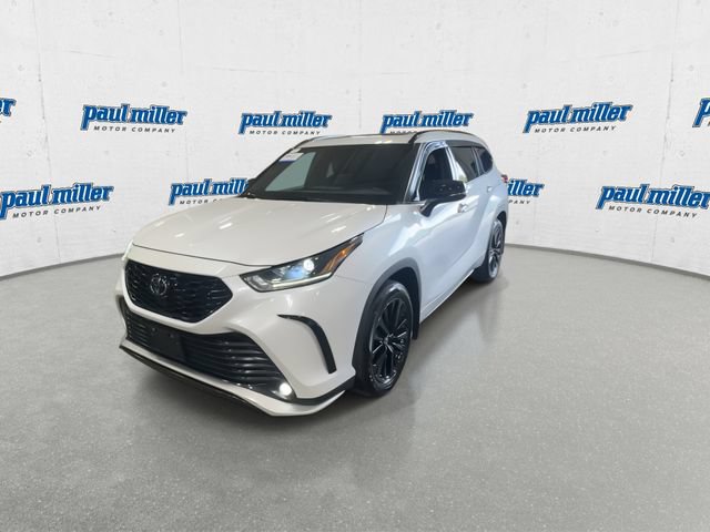 Used 2023 Toyota Highlander XSE FWD image 4