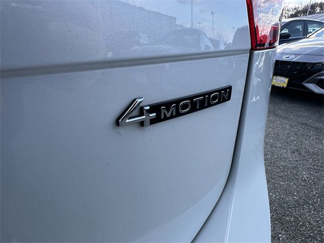 Used 2023 Volkswagen Tiguan SE R-Line image 45