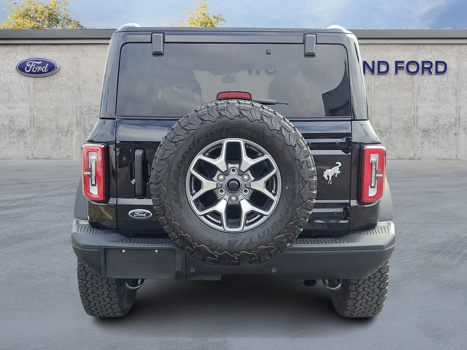 Certified 2025 Ford Bronco Badlands image 3