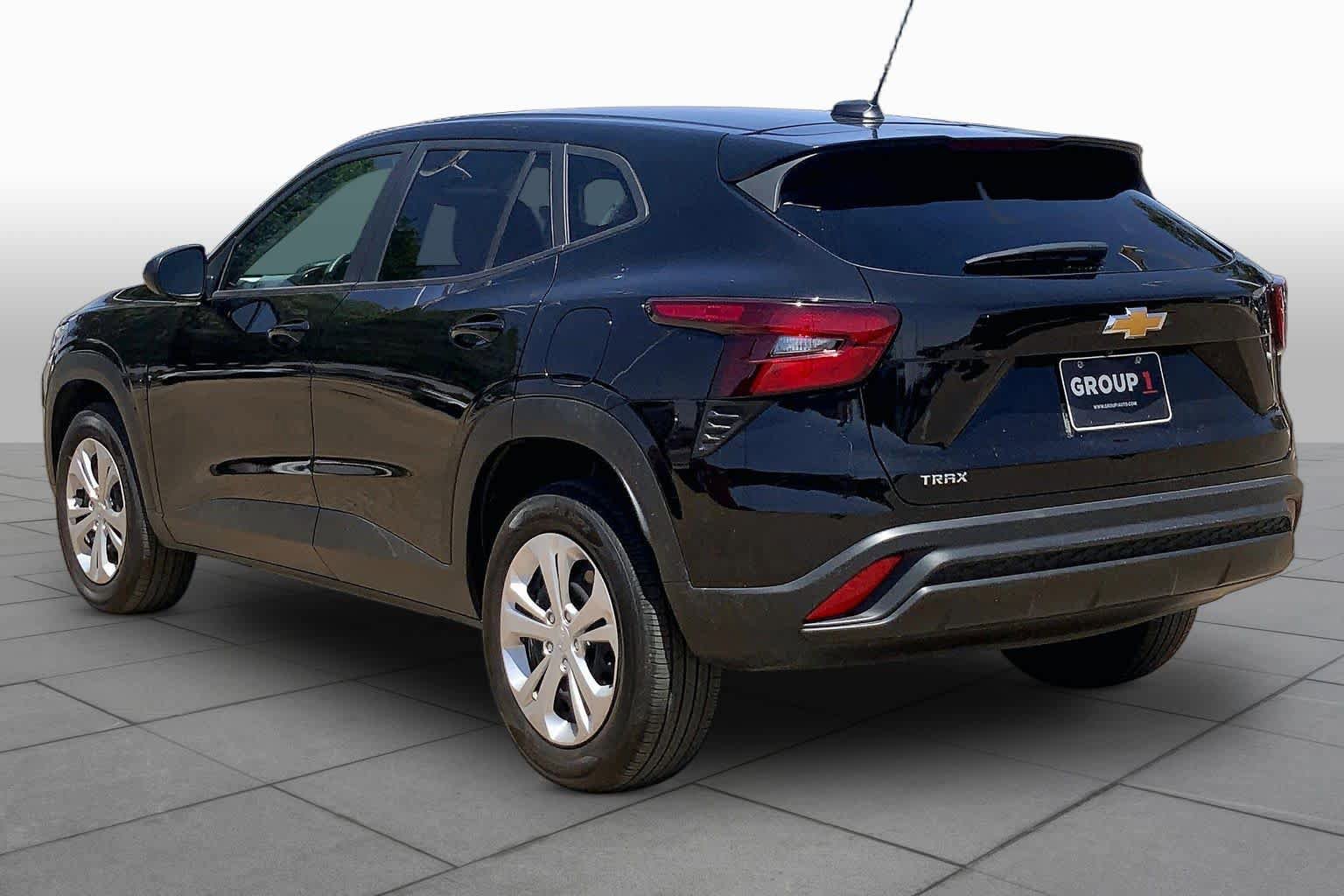 Used 2025 Chevrolet Trax LS FWD image 12